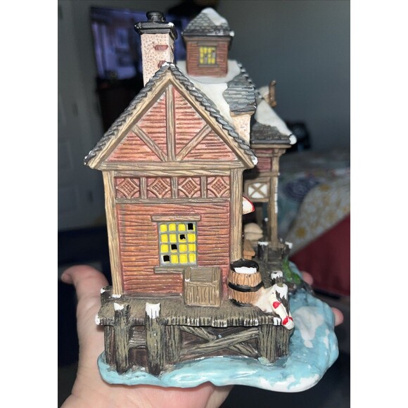 2004 Christmas Village Fisherman’s Nook Resort Light Up House - Picture 4 of 8